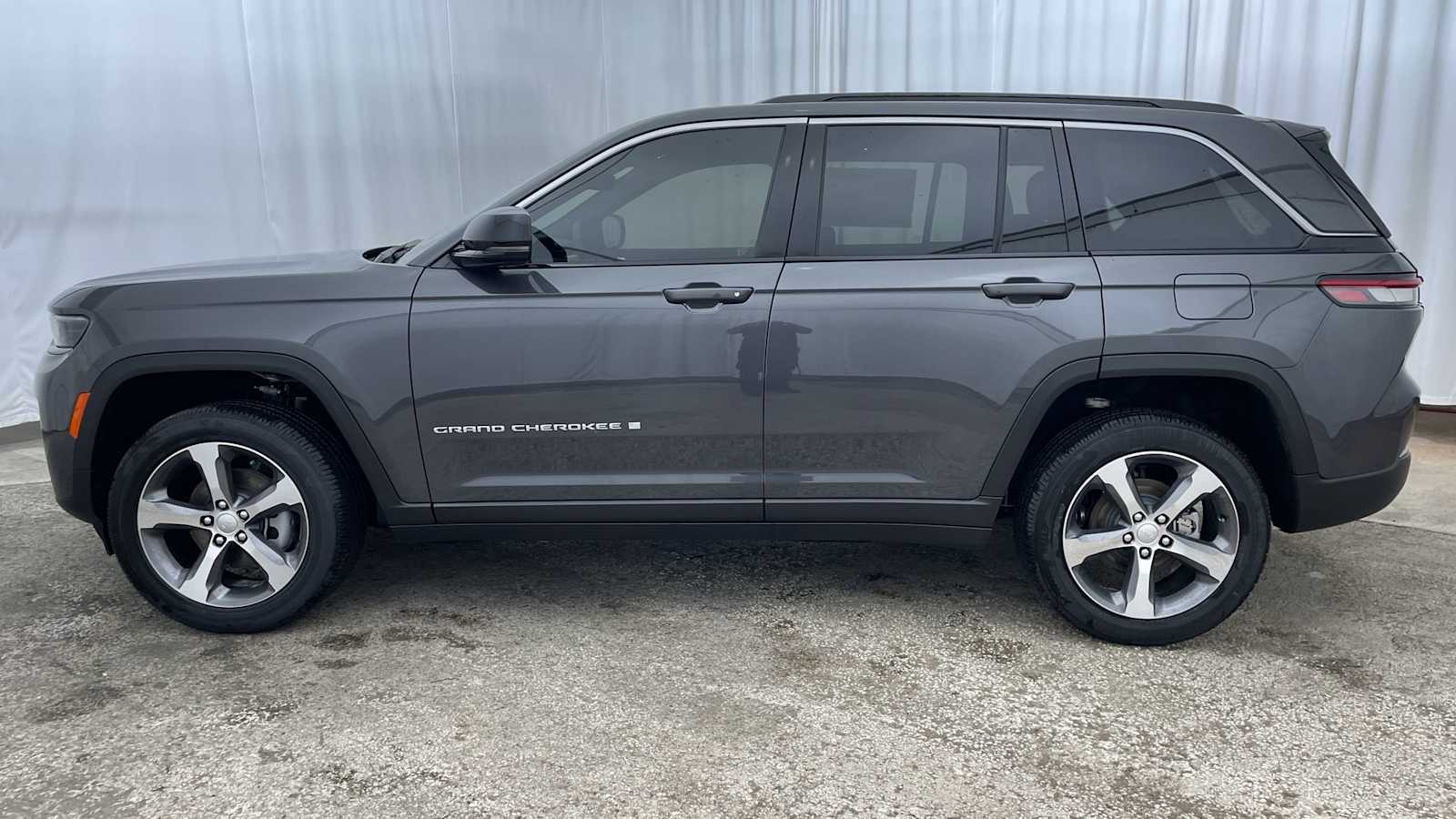 Thumbnail: 2026 Jeep Grand Cherokee - 33
