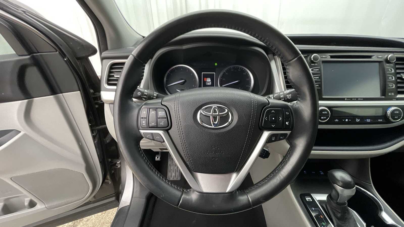 Thumbnail: 2018 Toyota Highlander - 14