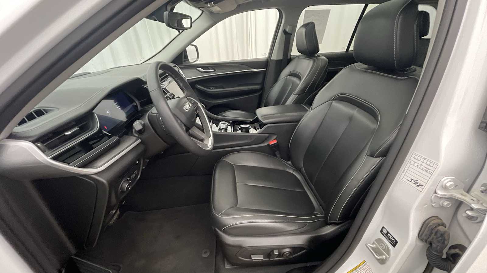 Thumbnail: 2023 Jeep Grand Cherokee - 6