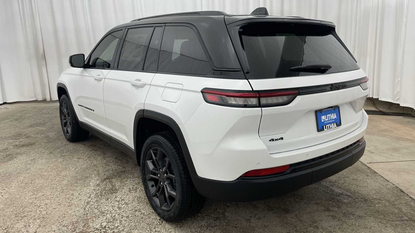 Thumbnail: 2025 Jeep Grand Cherokee - 34