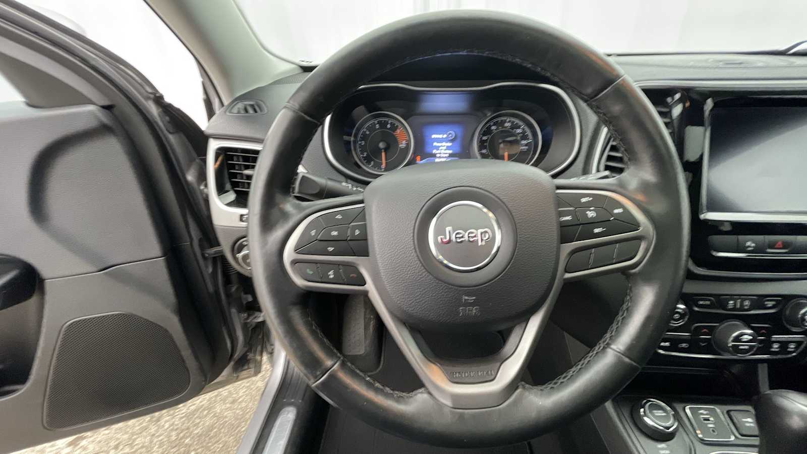 Thumbnail: 2019 Jeep Cherokee - 14
