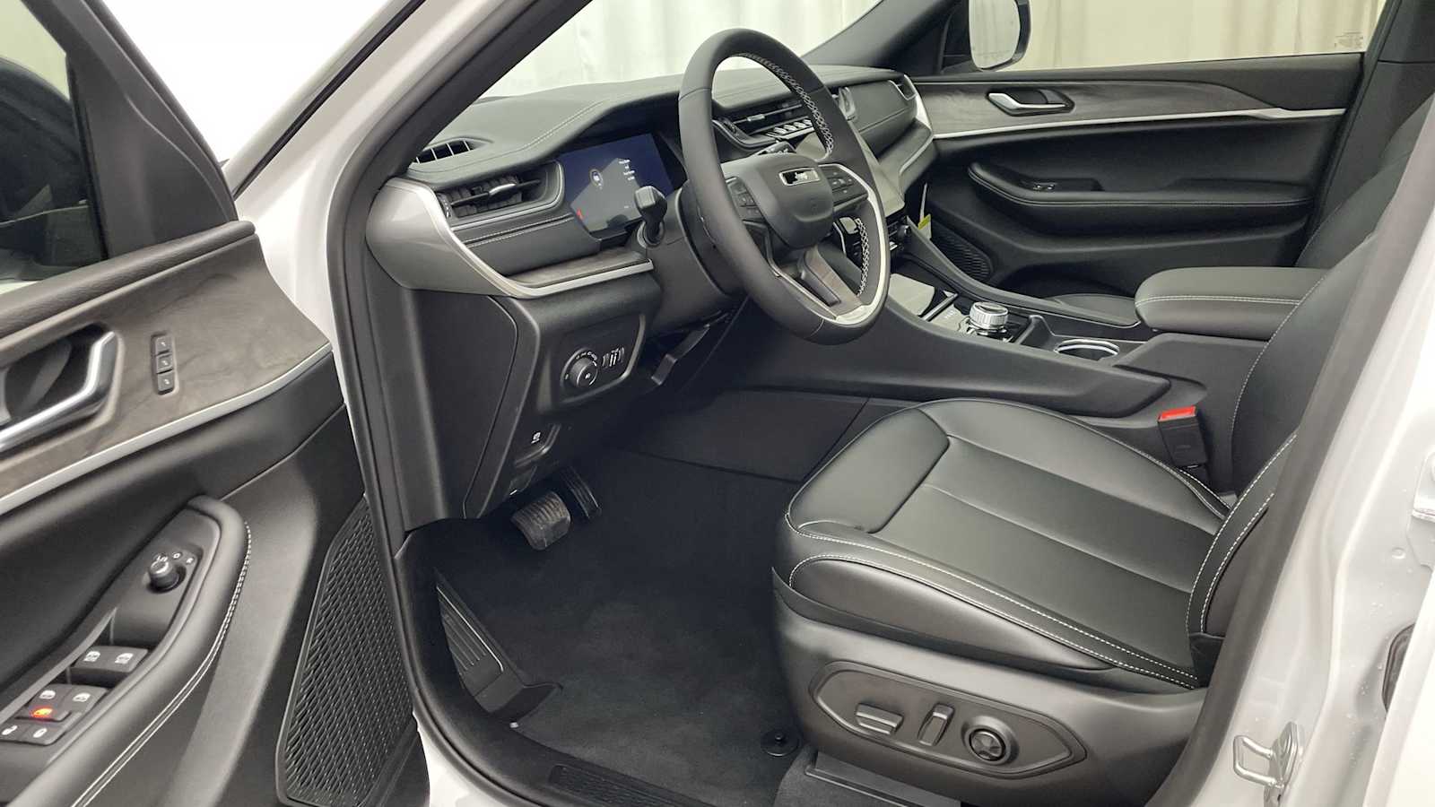 Thumbnail: 2025 Jeep Grand Cherokee - 2