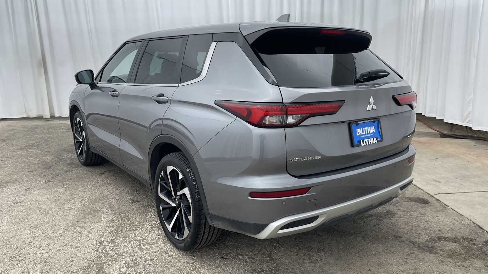 Thumbnail: 2023 Mitsubishi Outlander - 31