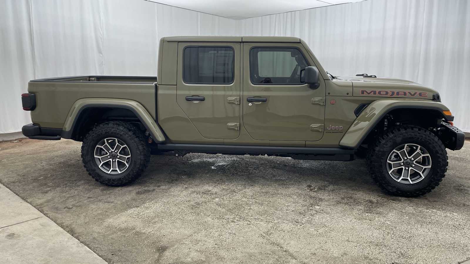 Thumbnail: 2026 Jeep Gladiator - 37