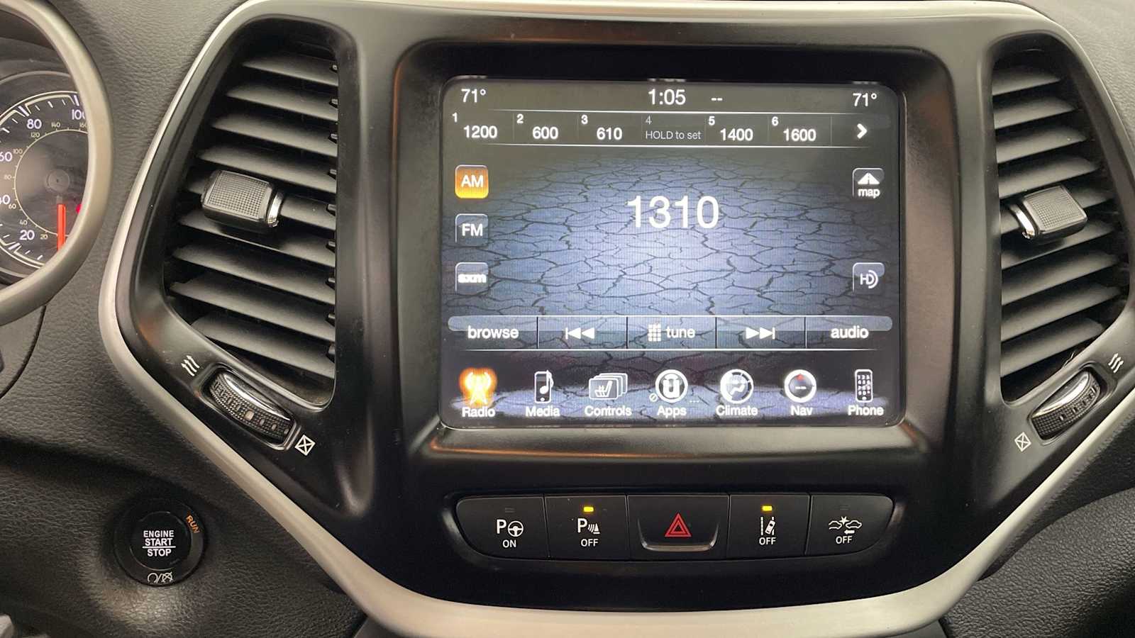 Thumbnail: 2018 Jeep Cherokee - 20