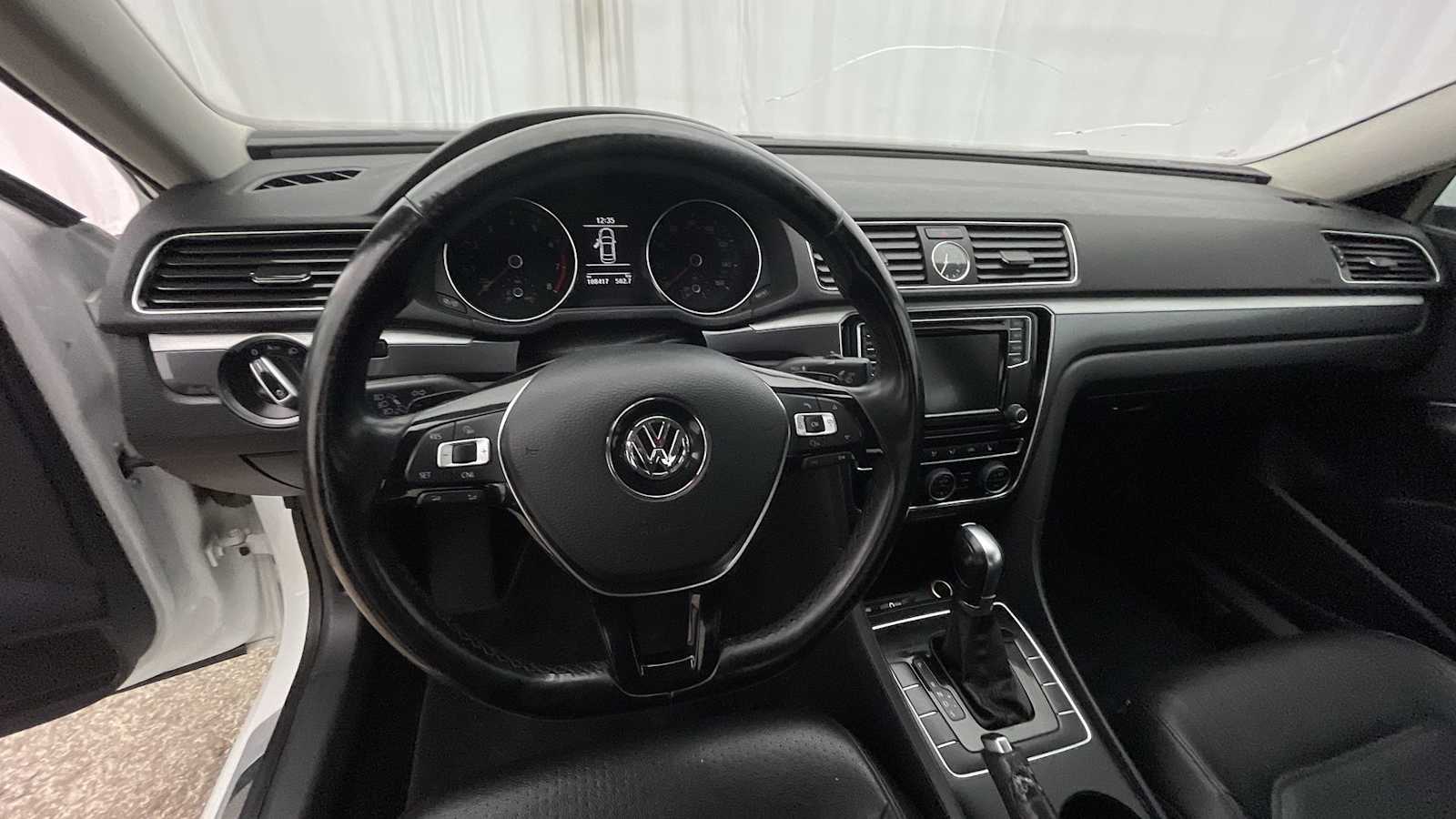 Thumbnail: 2017 Volkswagen Passat - 3