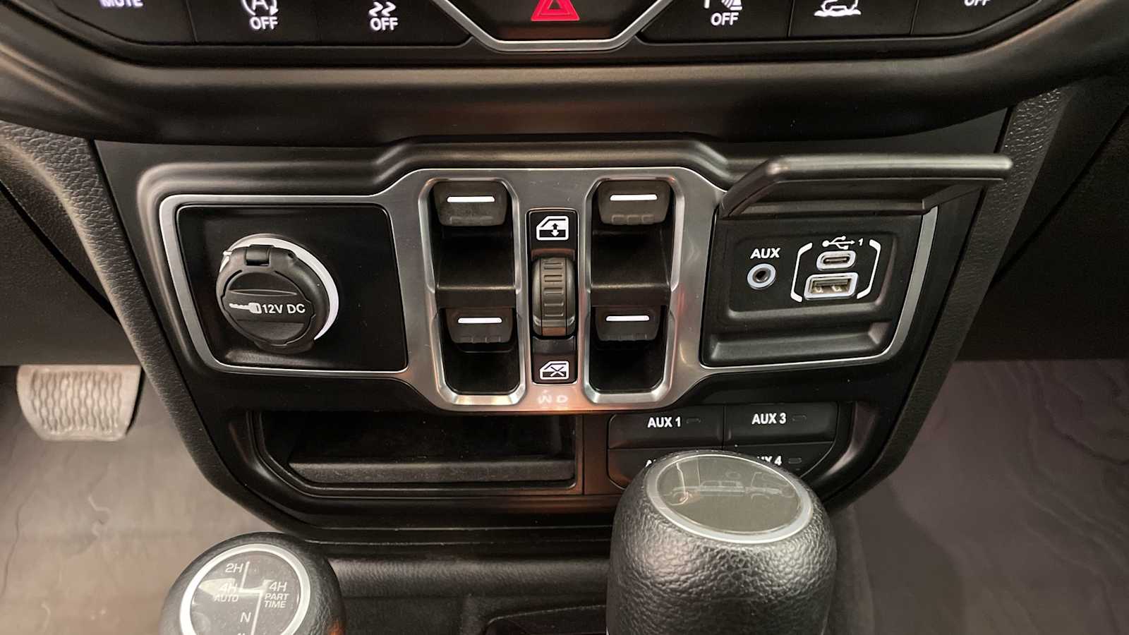 Thumbnail: 2023 Jeep Gladiator - 19