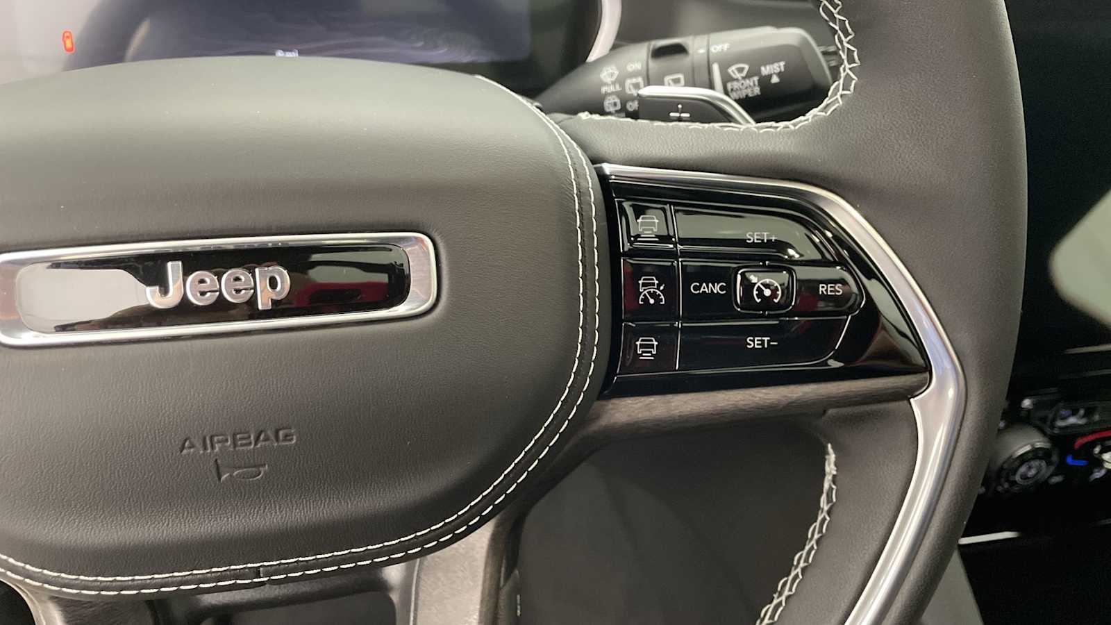 Thumbnail: 2025 Jeep Grand Cherokee - 17