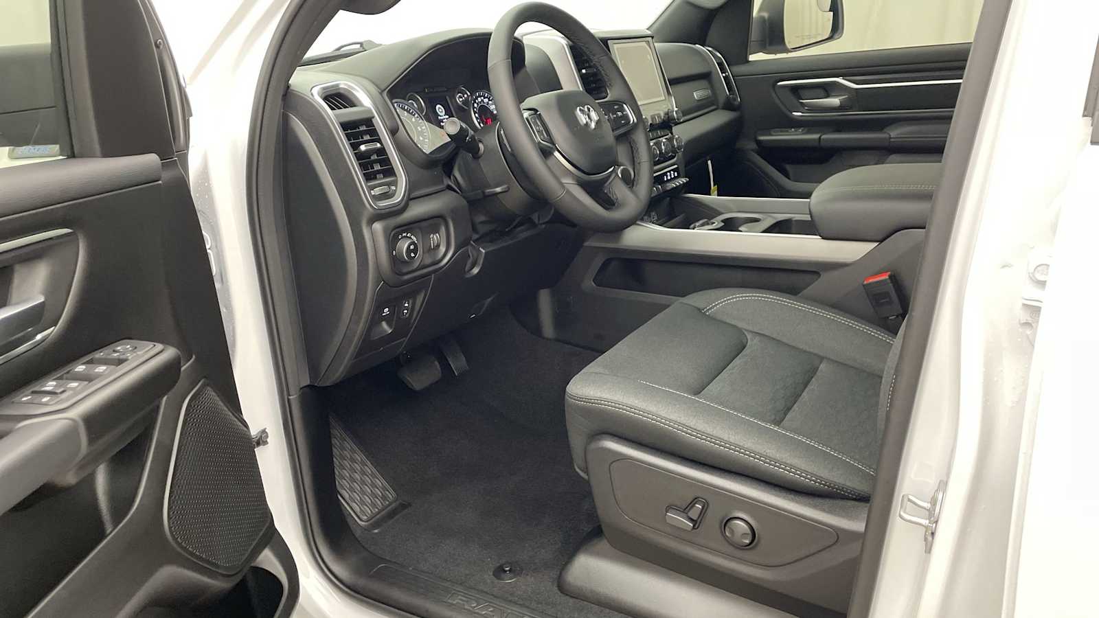 Thumbnail: 2026 RAM 1500 - 2