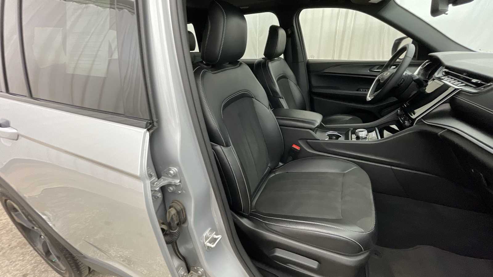 Thumbnail: 2024 Jeep Grand Cherokee - 11