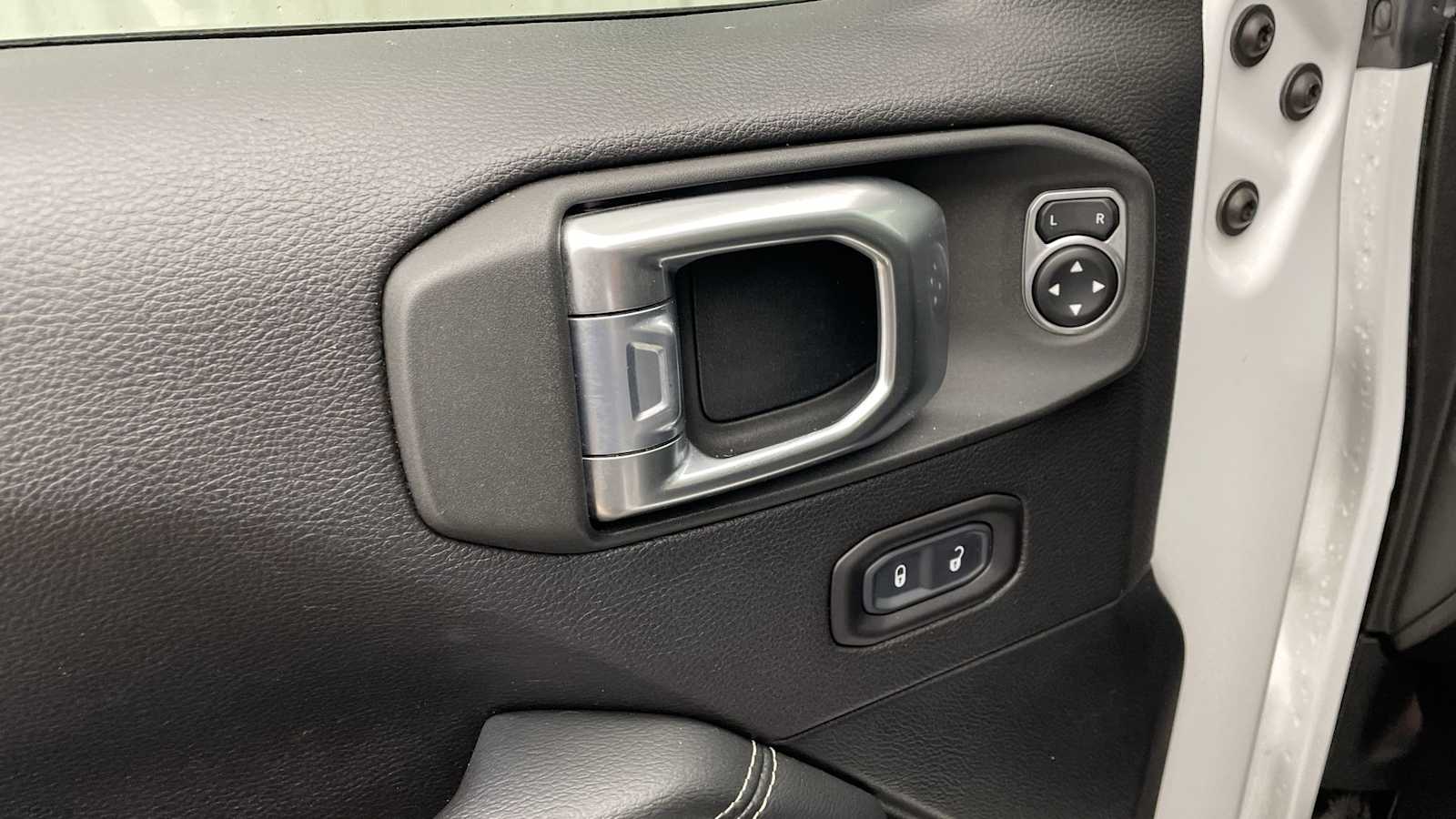 Thumbnail: 2020 Jeep Wrangler - 7