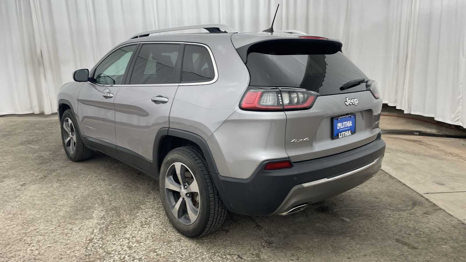 Thumbnail: 2019 Jeep Cherokee - 34