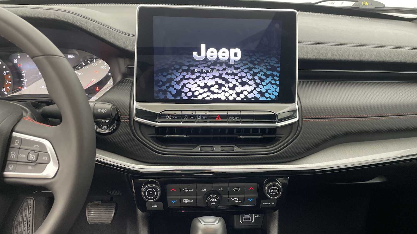 Thumbnail: 2023 Jeep Compass - 18