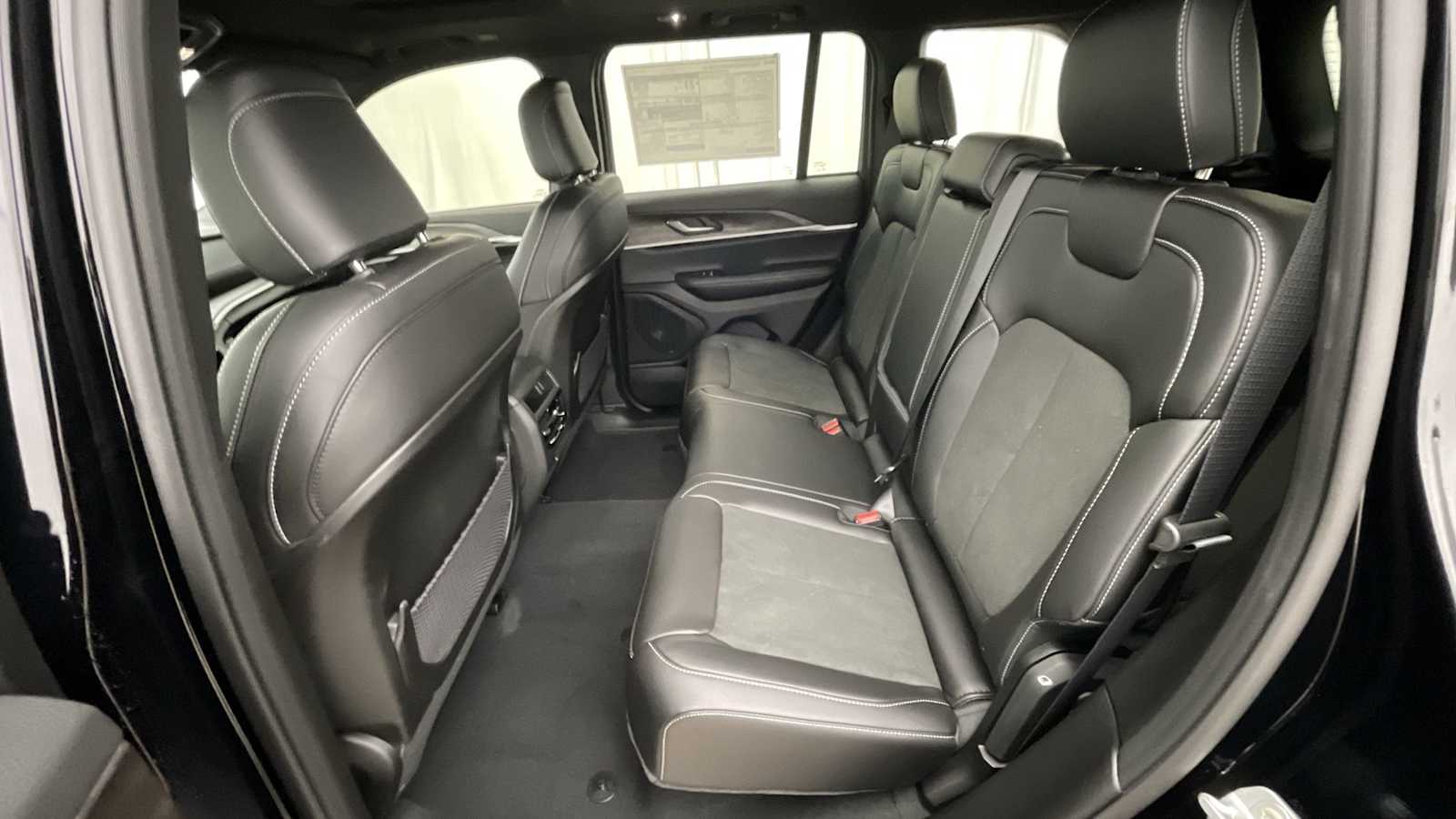 Thumbnail: 2026 Jeep Grand Cherokee - 10