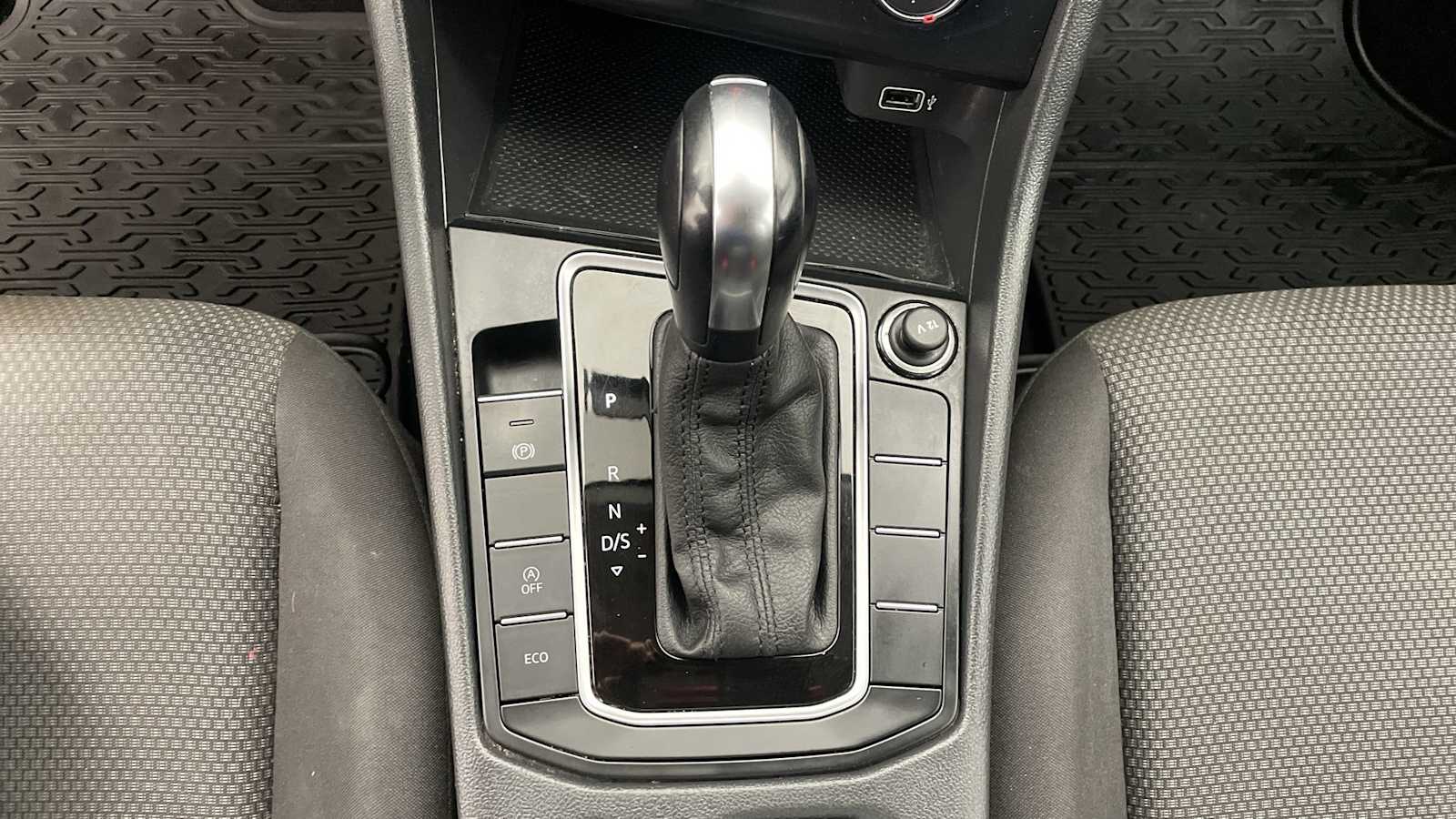 Thumbnail: 2019 Volkswagen Jetta - 18