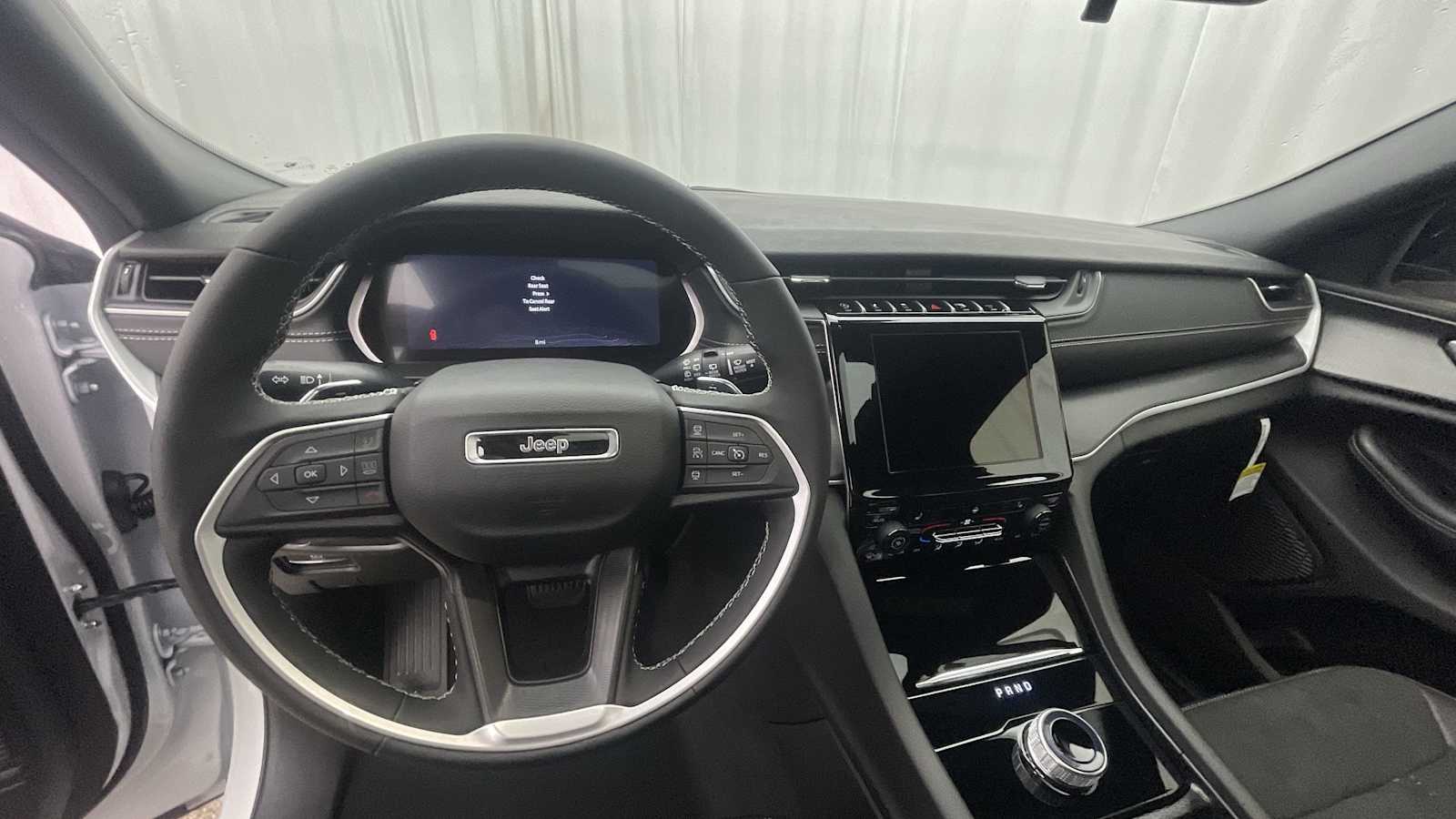 Thumbnail: 2025 Jeep Grand Cherokee - 3