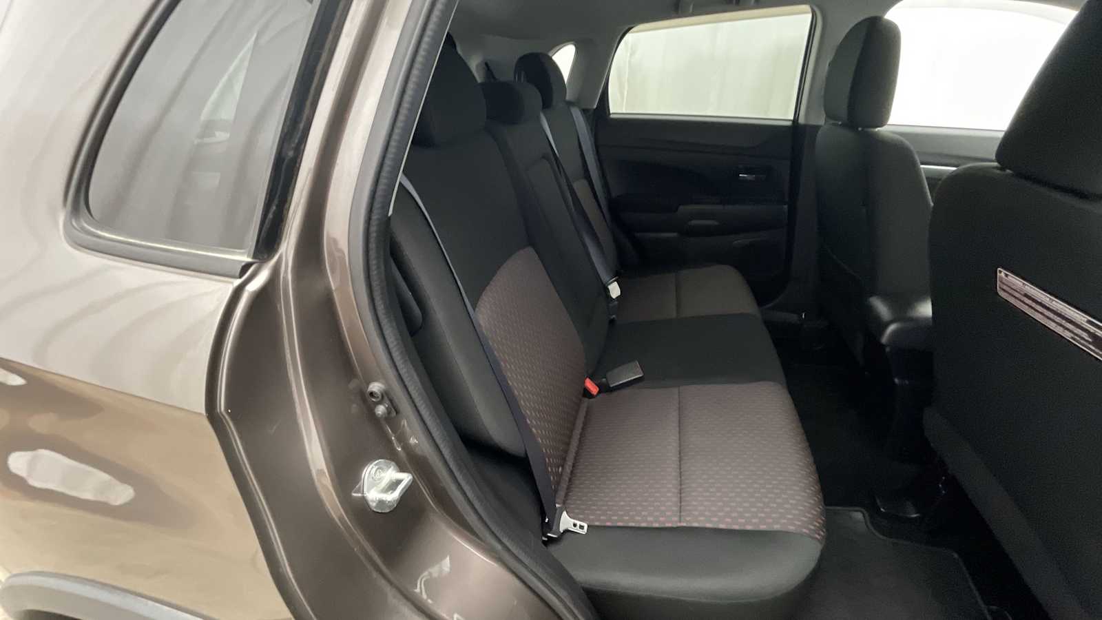 Thumbnail: 2016 Mitsubishi Outlander Sport - 9