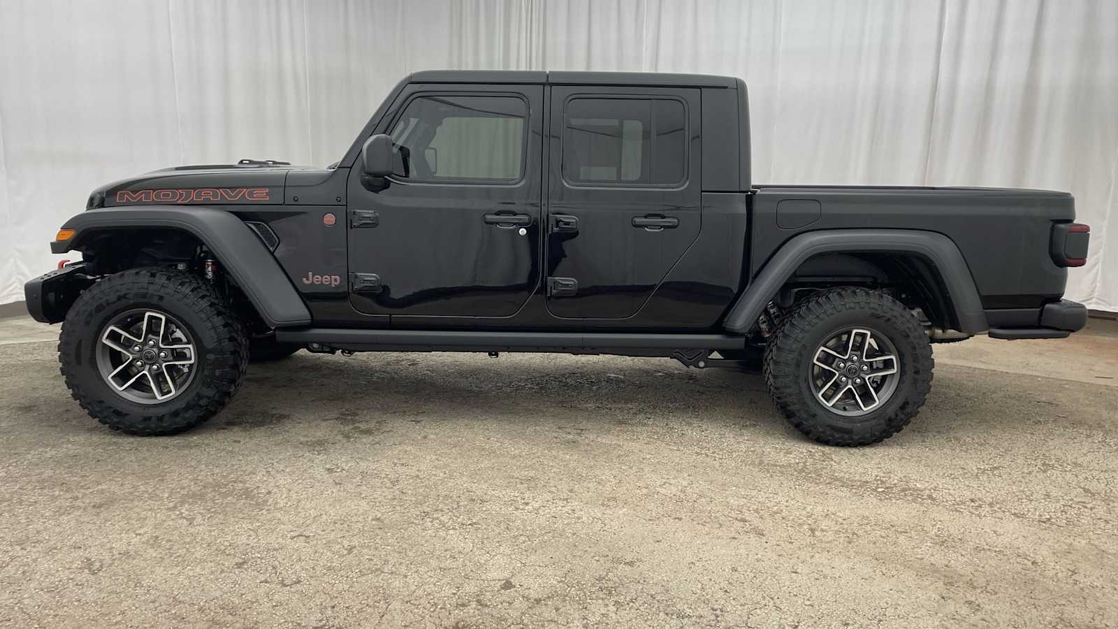 Thumbnail: 2025 Jeep Gladiator - 32