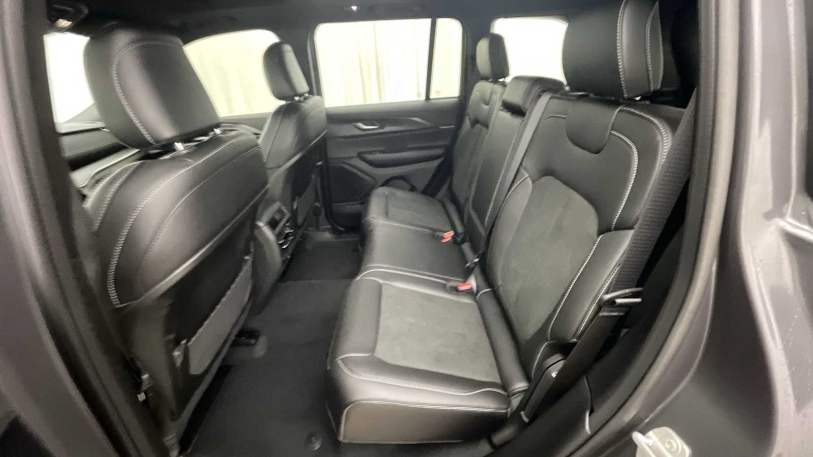 Thumbnail: 2025 Jeep Grand Cherokee - 9