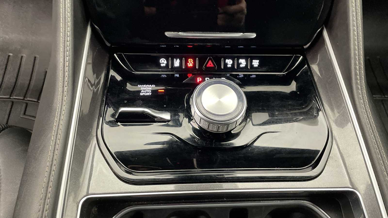 Thumbnail: 2023 Jeep Wagoneer - 20