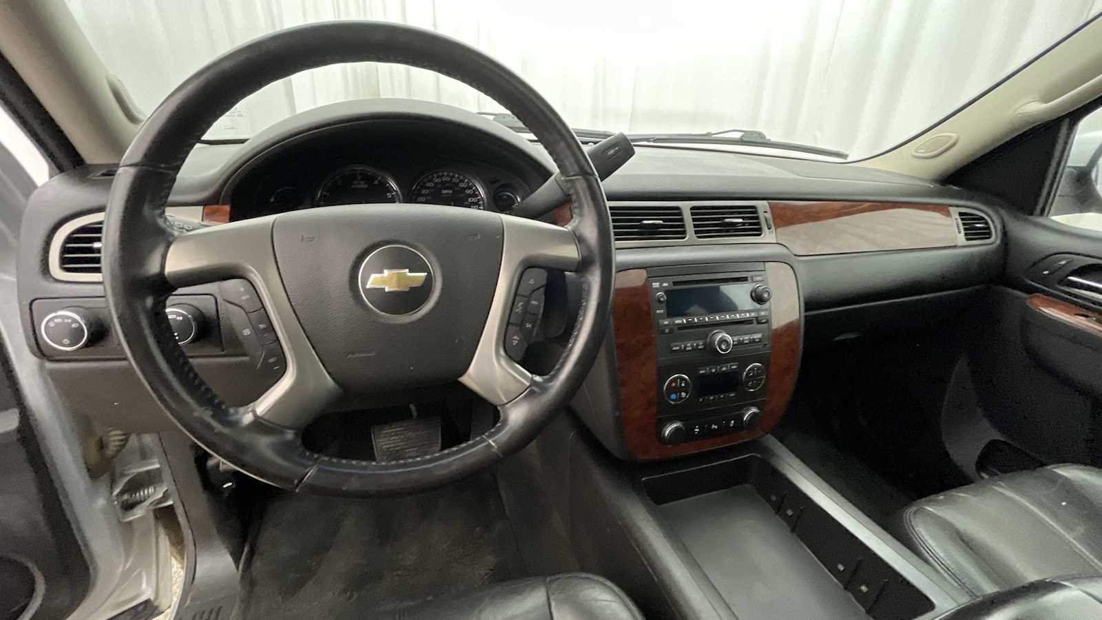 Thumbnail: 2014 Chevrolet Suburban - 3