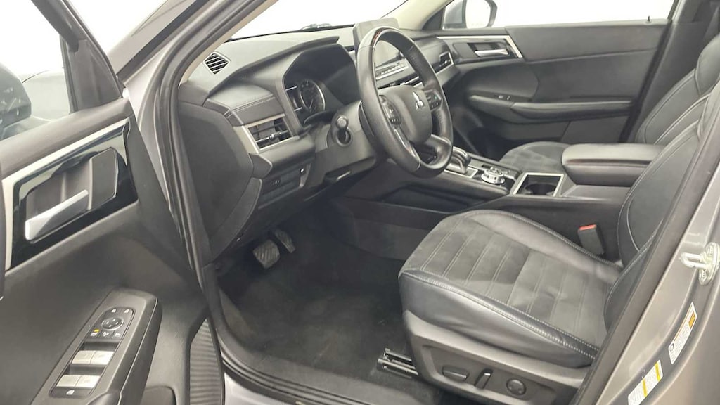 Certified 2023 Mitsubishi Outlander SE SUV