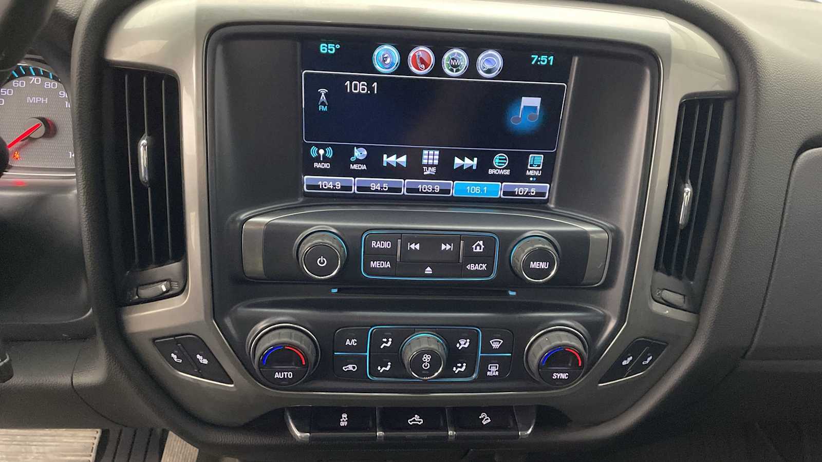 Thumbnail: 2018 Chevrolet Silverado 3500 - 16