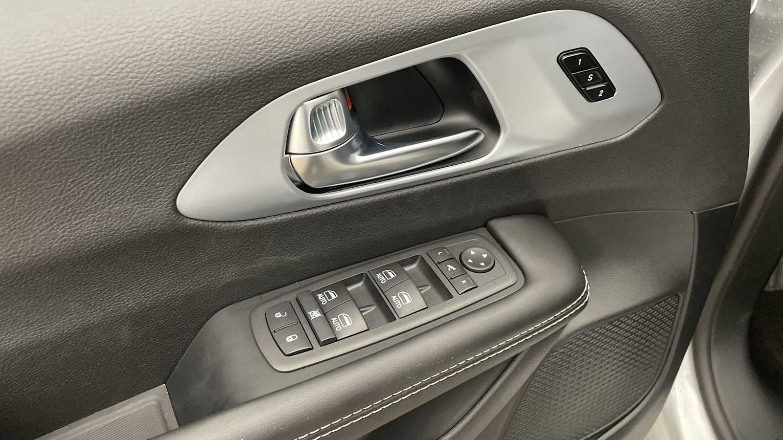 Thumbnail: 2026 Chrysler Pacifica - 7