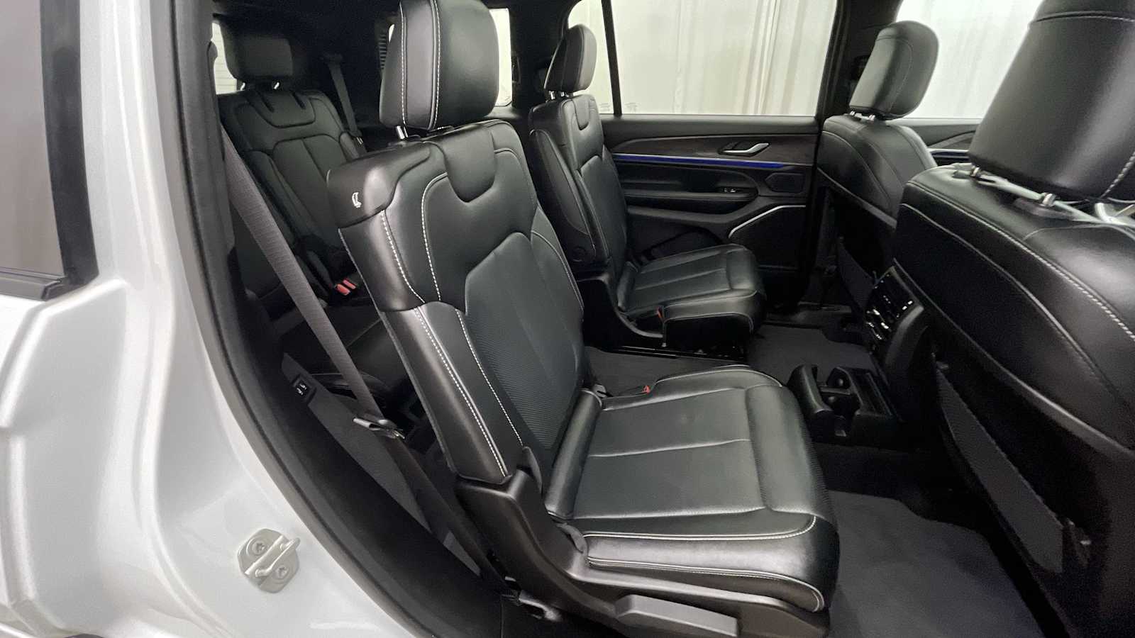 Thumbnail: 2023 Jeep Grand Cherokee - 11