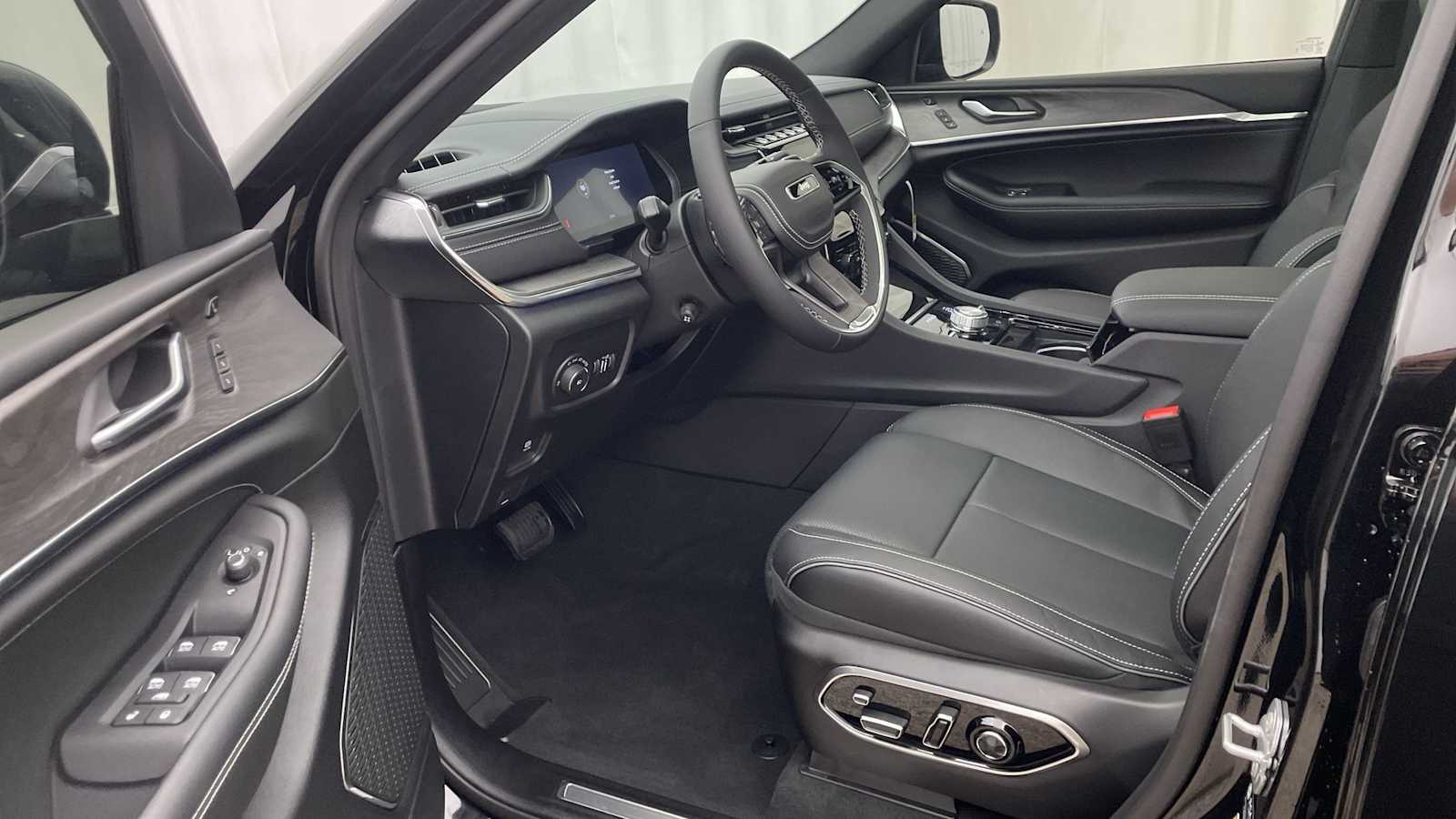 Thumbnail: 2025 Jeep Grand Cherokee - 2