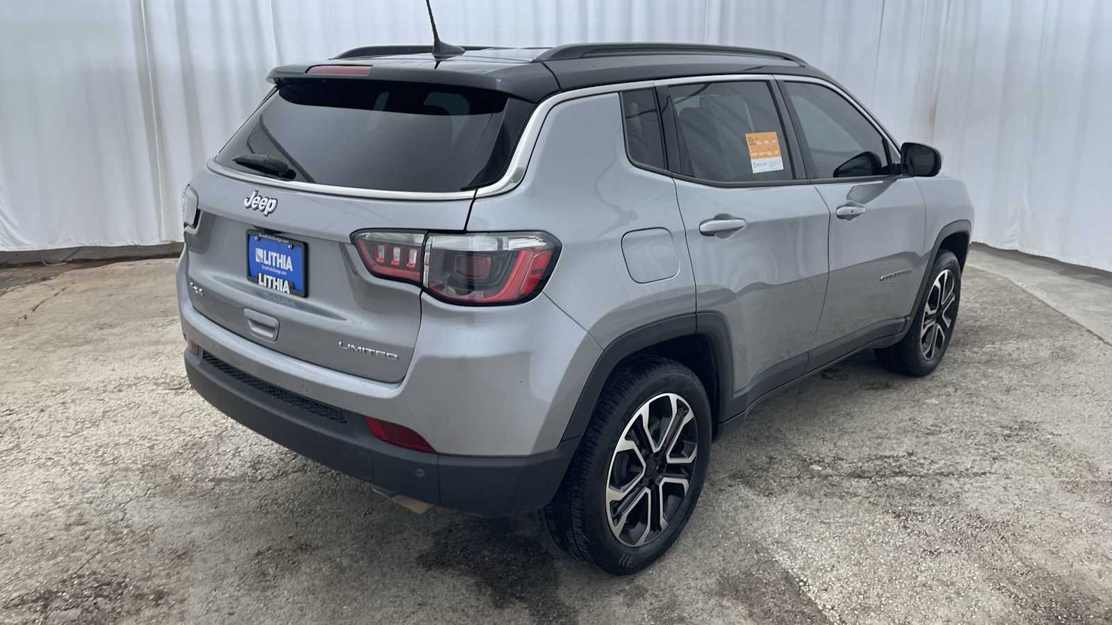 Thumbnail: 2022 Jeep Compass - 33