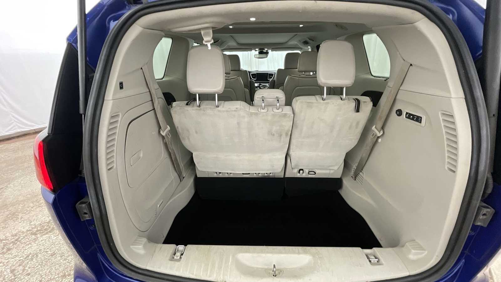 Thumbnail: 2020 Chrysler Pacifica - 34