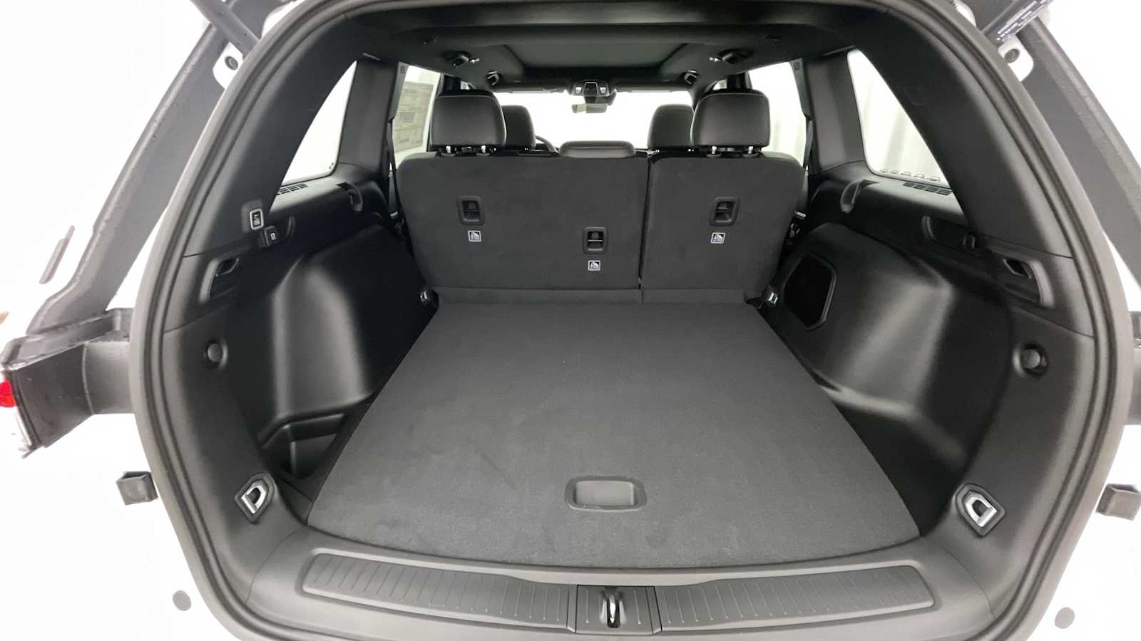 Thumbnail: 2026 Jeep Grand Cherokee - 31