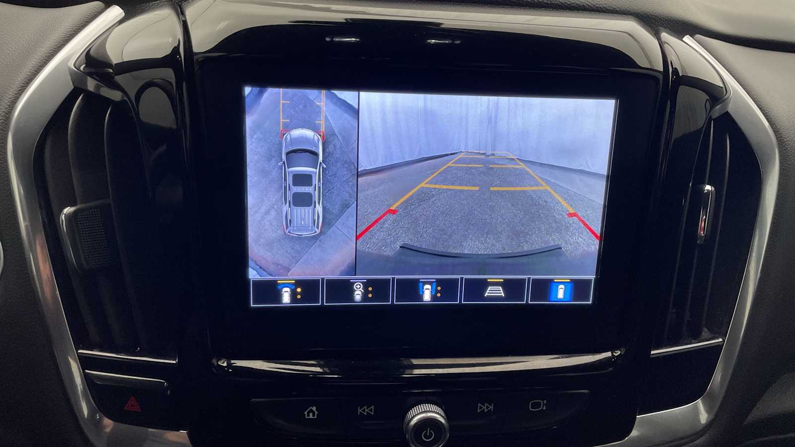 Thumbnail: 2022 Chevrolet Traverse - 4