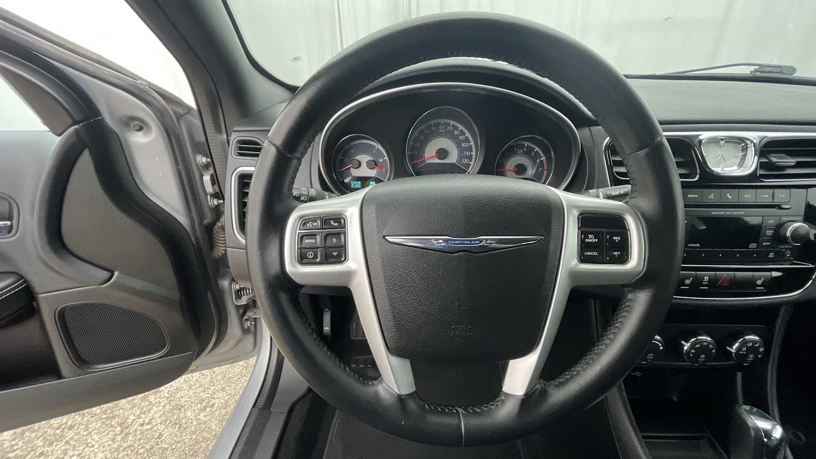 Thumbnail: 2014 Chrysler 200 - 10