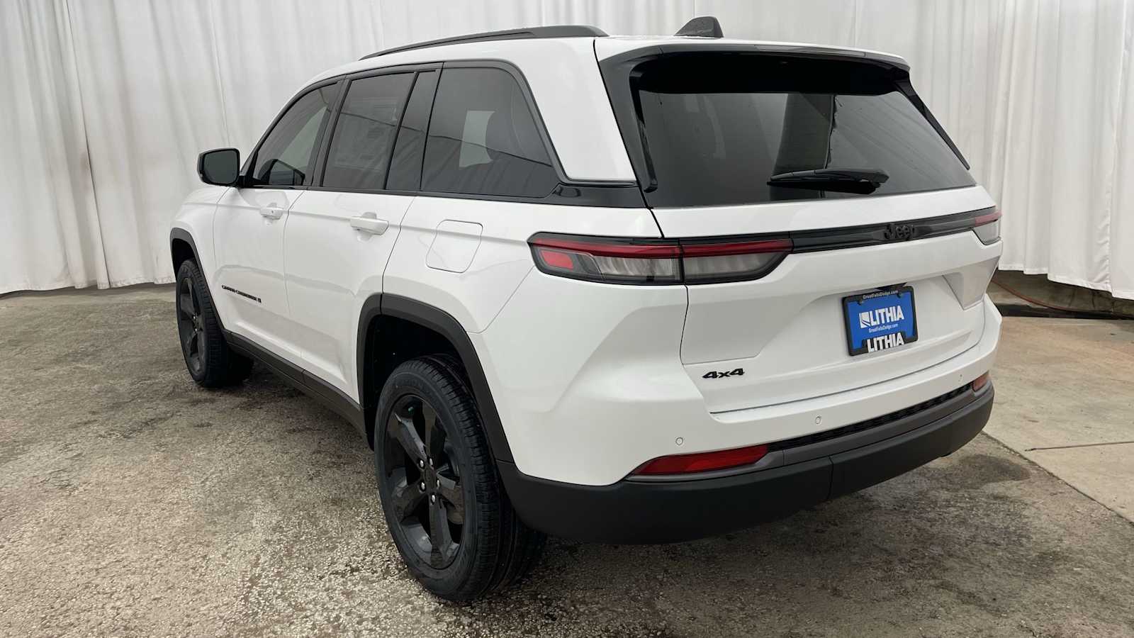 Thumbnail: 2026 Jeep Grand Cherokee - 34