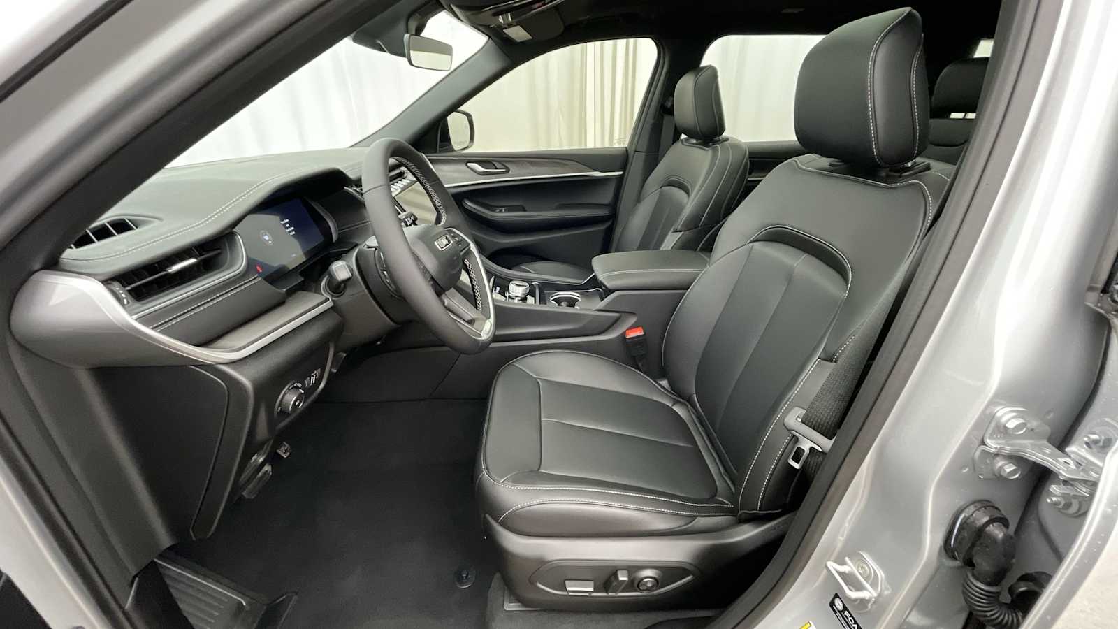 Thumbnail: 2025 Jeep Grand Cherokee - 6