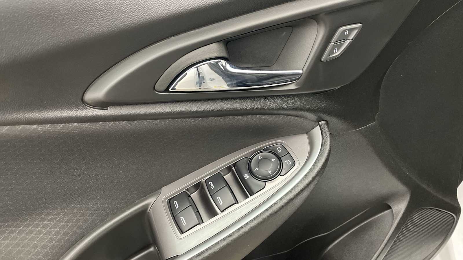 Thumbnail: 2023 Chevrolet Malibu - 6