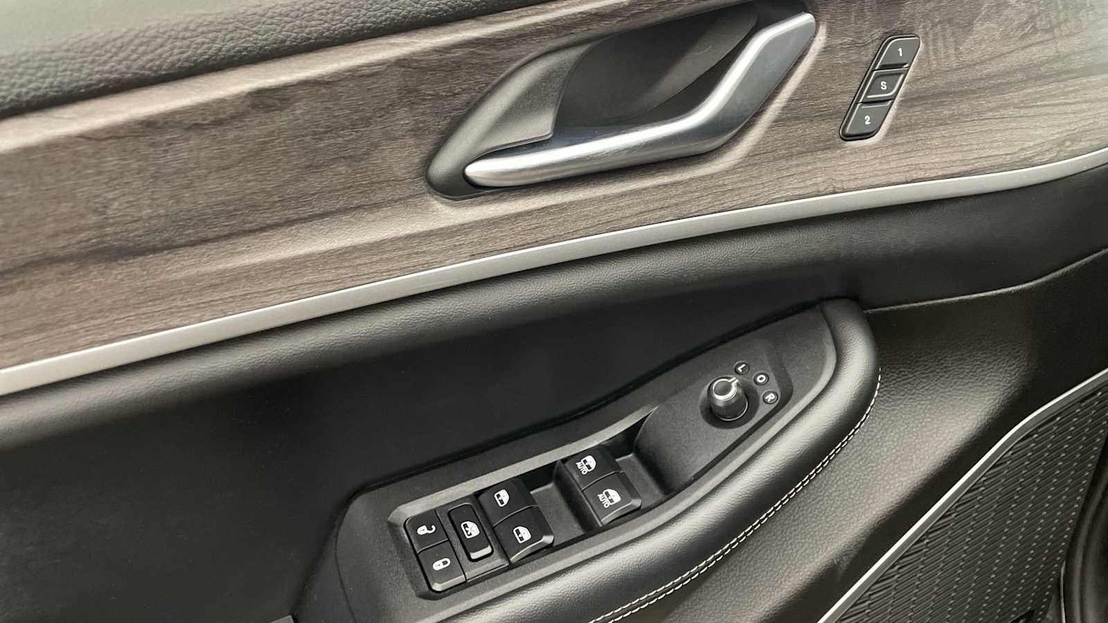 Thumbnail: 2022 Jeep Grand Cherokee - 7