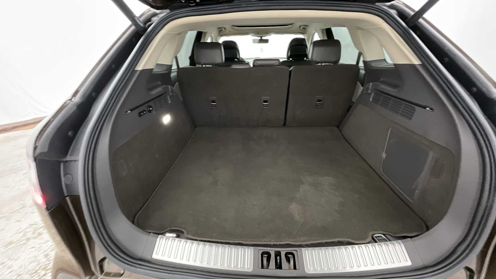 Thumbnail: 2019 Lincoln Nautilus - 32