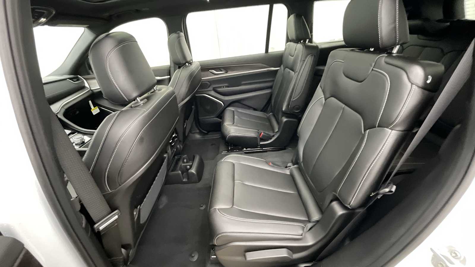 Thumbnail: 2025 Jeep Grand Cherokee - 10