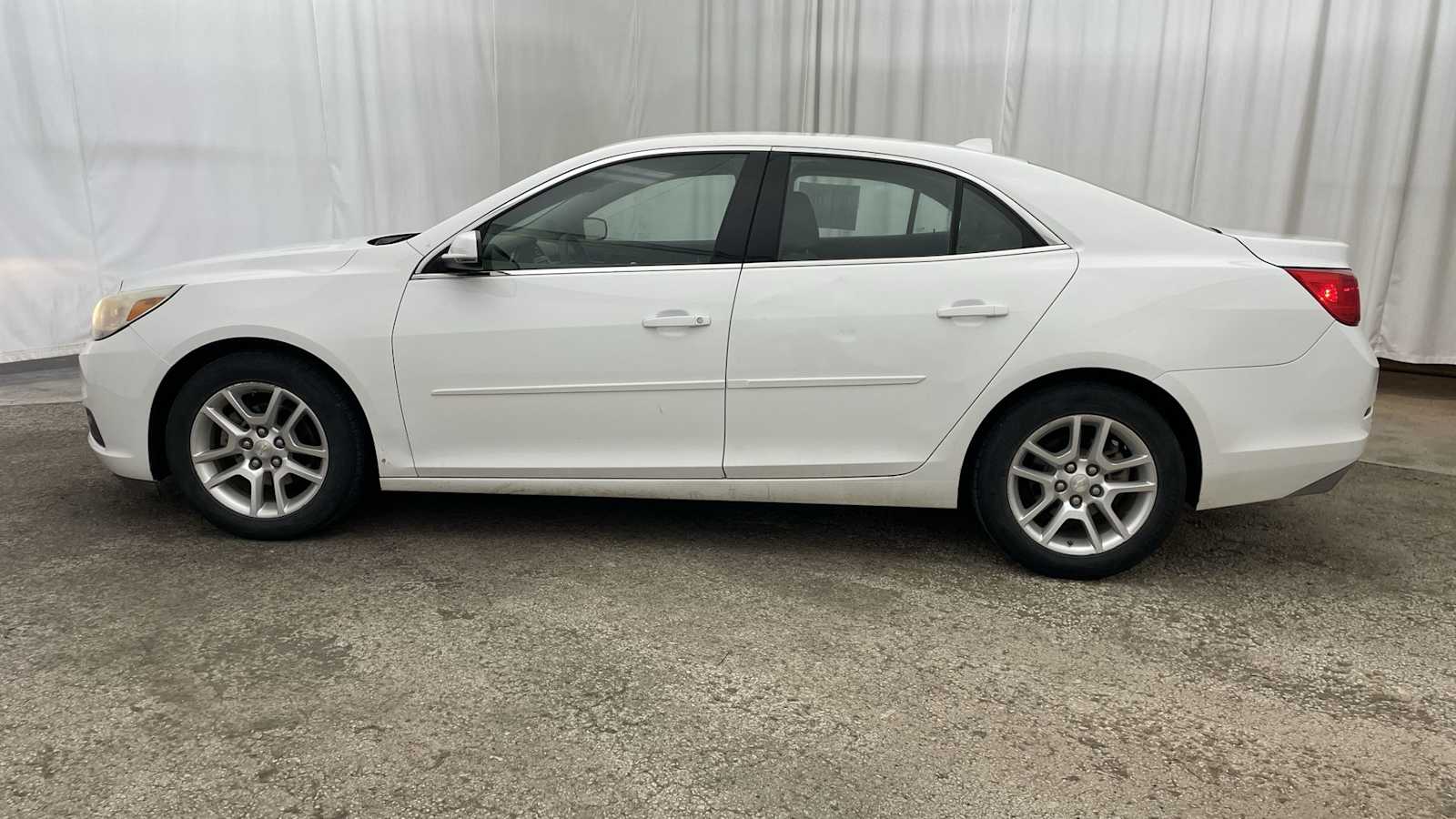 Thumbnail: 2014 Chevrolet Malibu - 3