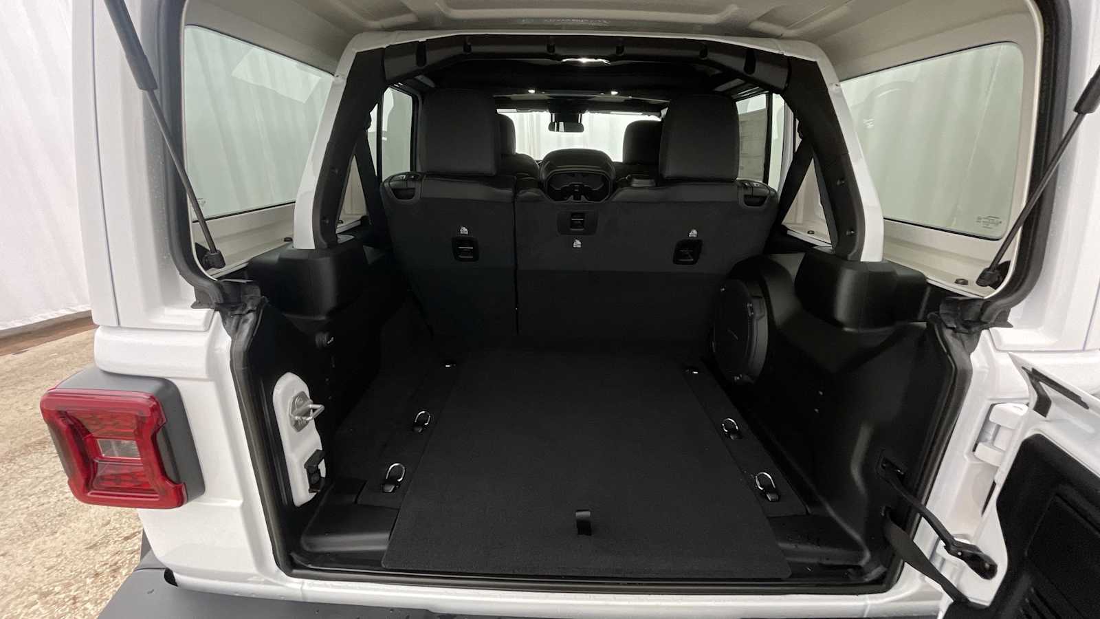 Thumbnail: 2025 Jeep Wrangler - 31