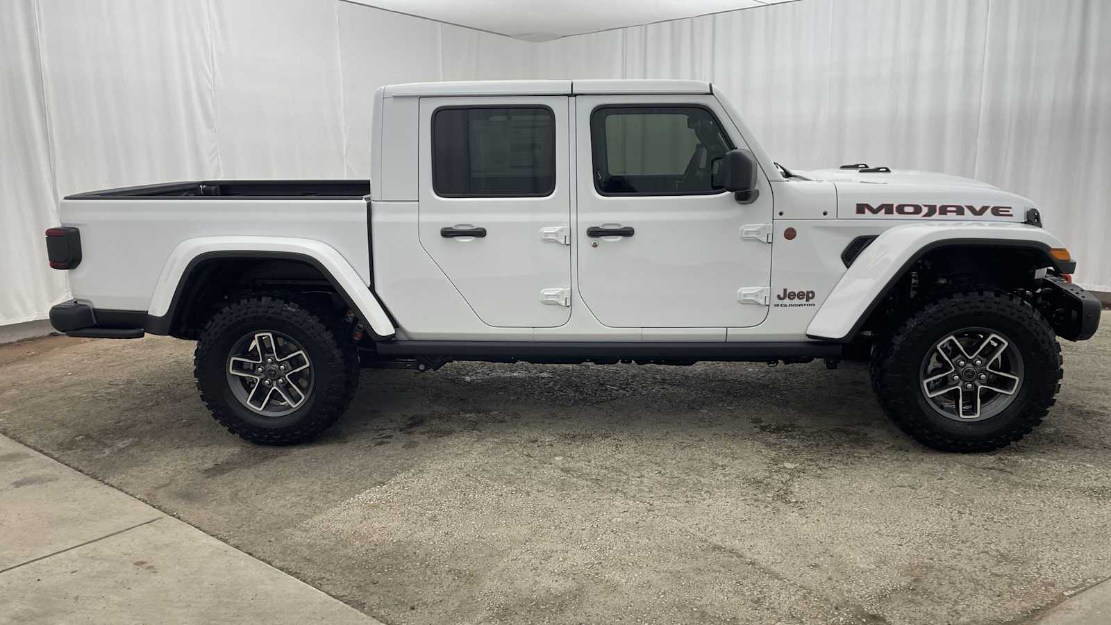 Thumbnail: 2025 Jeep Gladiator - 36