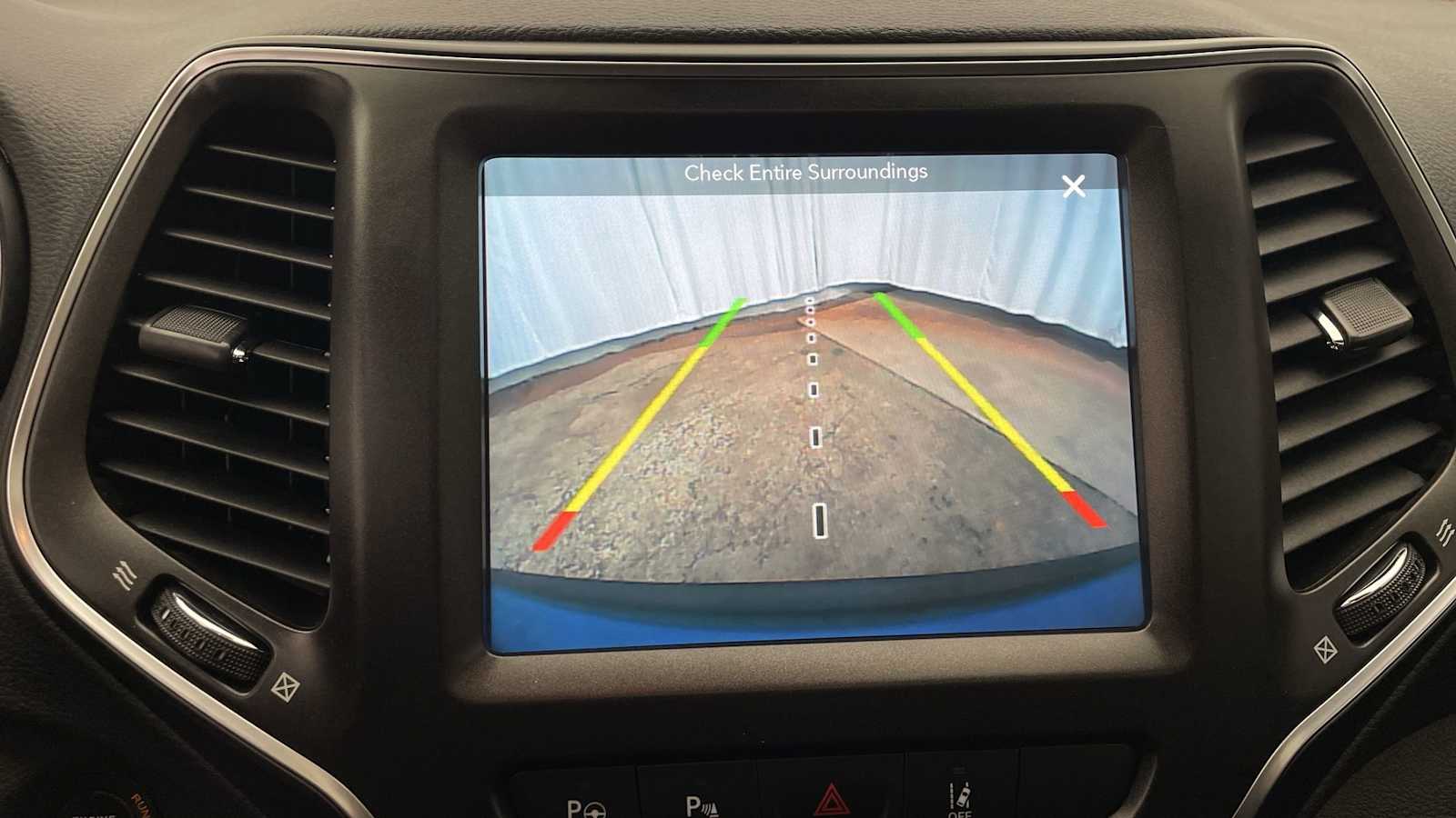 Thumbnail: 2019 Jeep Cherokee - 5