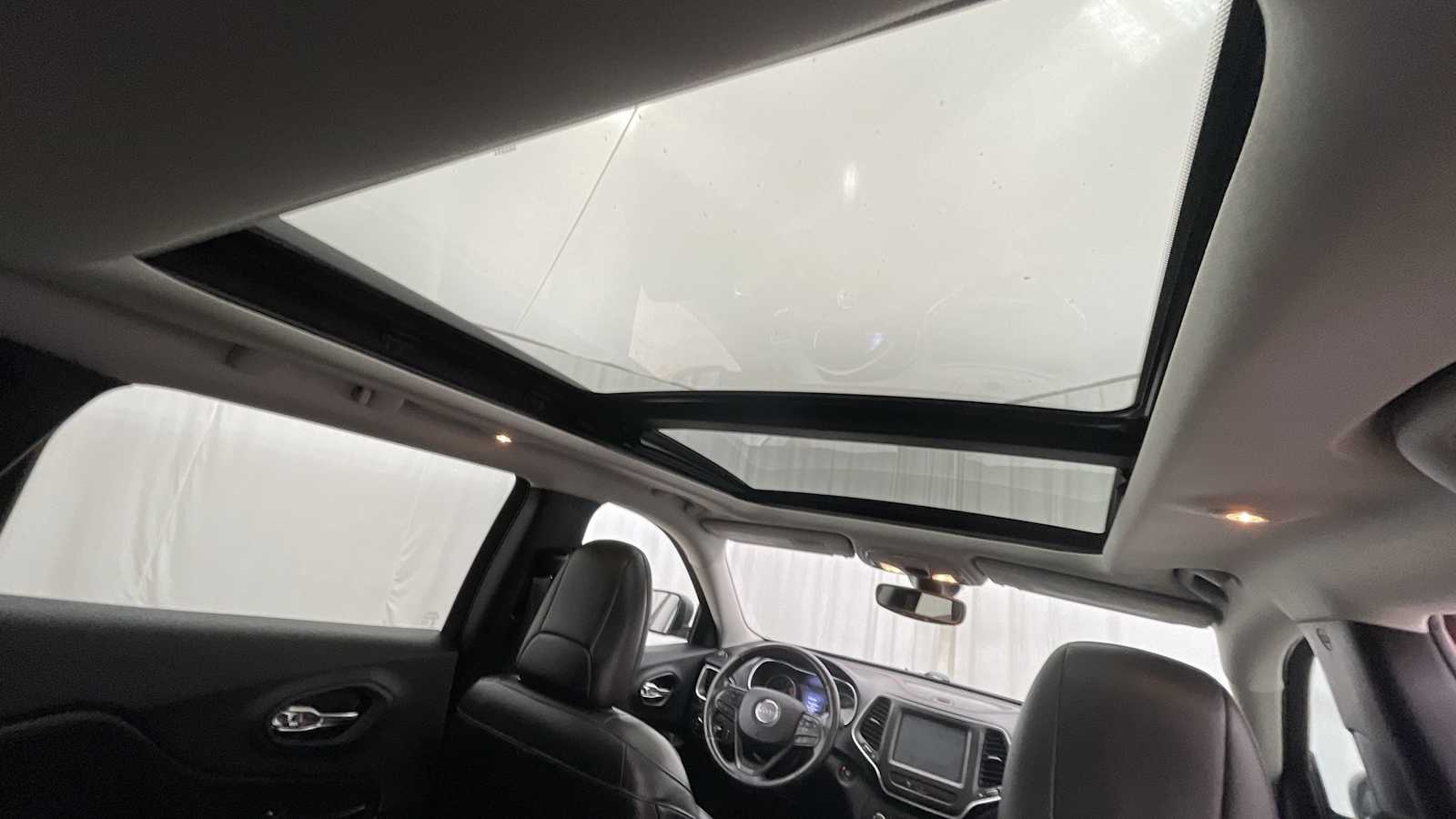 Thumbnail: 2020 Jeep Cherokee - 12