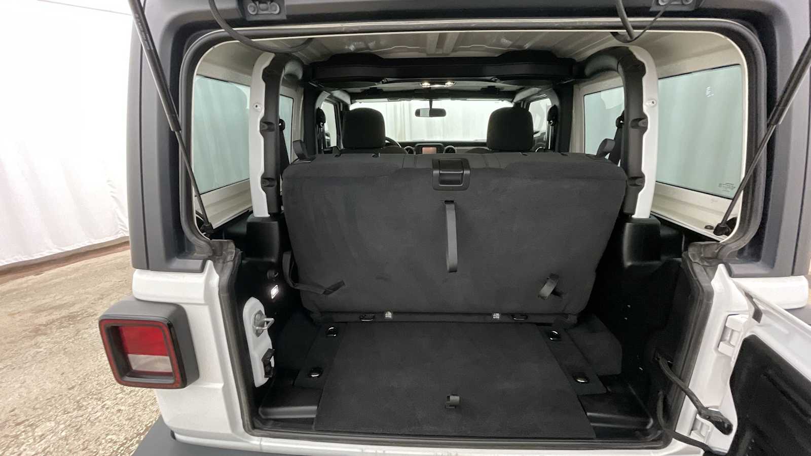 Thumbnail: 2020 Jeep Wrangler - 27