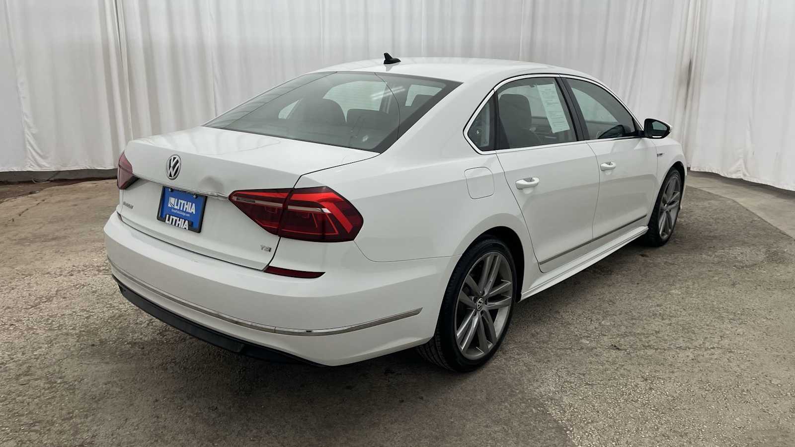 Thumbnail: 2017 Volkswagen Passat - 29