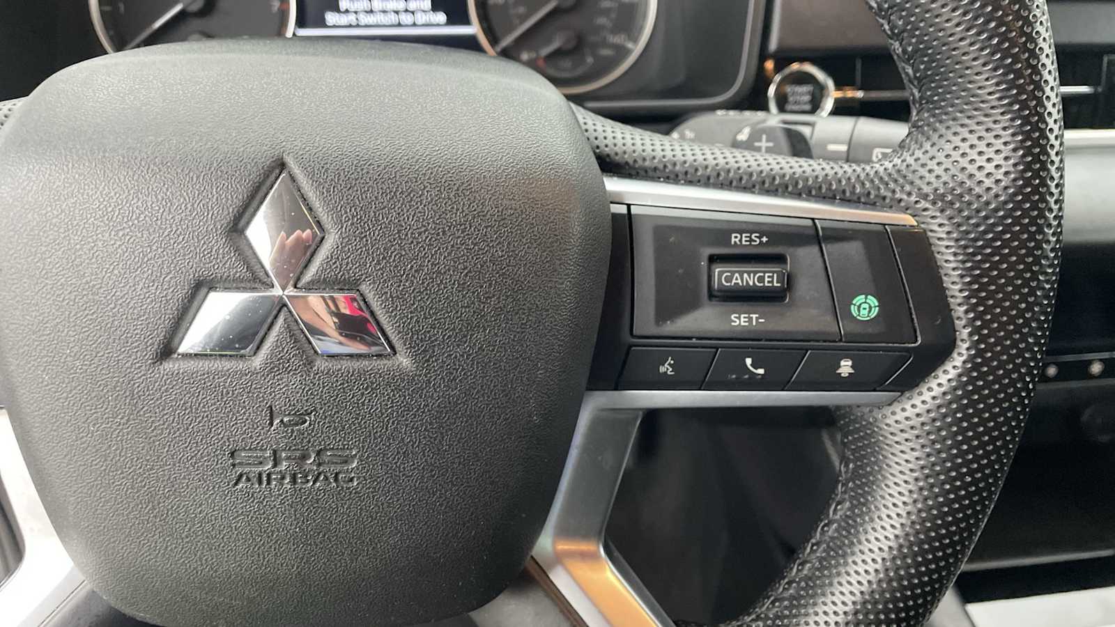 Thumbnail: 2023 Mitsubishi Outlander - 15