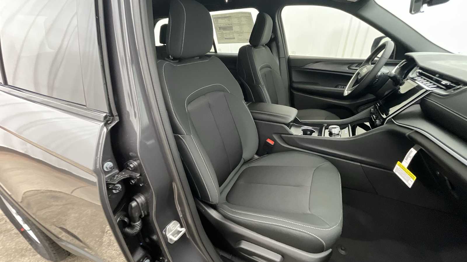 Thumbnail: 2025 Jeep Grand Cherokee - 10